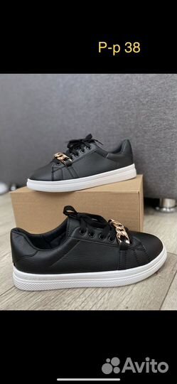 Кроссовки для девушек