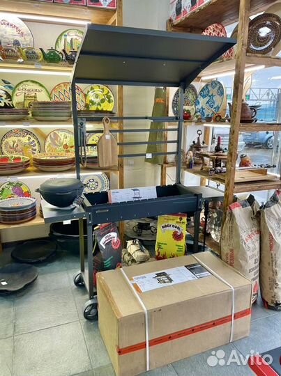 Мангал с крышей и столиками