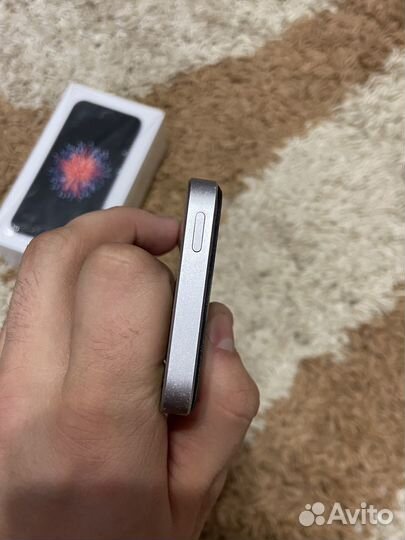 iPhone SE, 128 ГБ