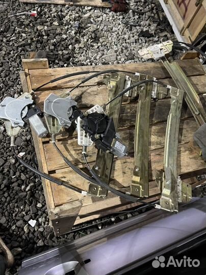 Передний правый стеклоподъемник chery bonus a13