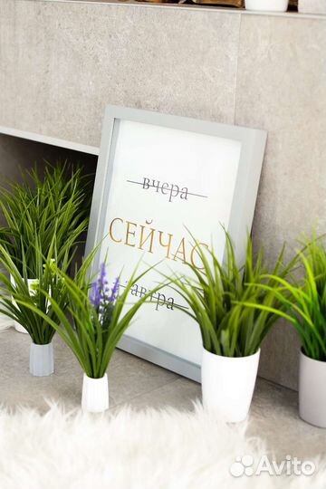 Искусственная трава, осока, зелень в кашпо