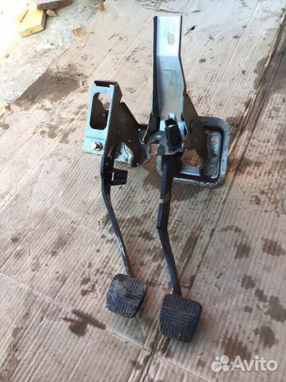 Nissan Almera N16 педаль газа 18002AU410