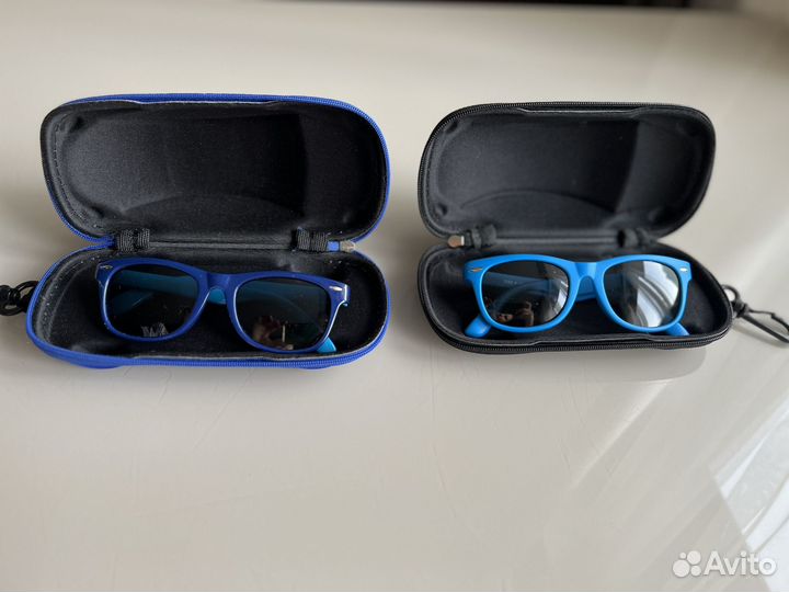 Детские солнцезащитные очки с футляром-машинкой