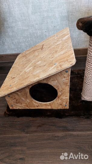 Домик для кошки с когтеточкой бу