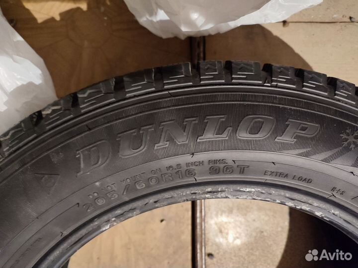 Dunlop SP Winter Ice 02 205/60 R16 96T