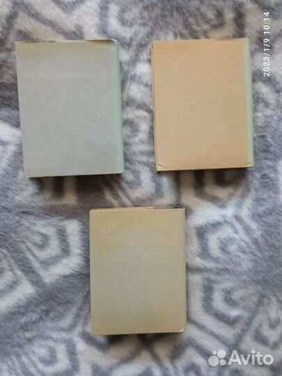 Книги в миниатюре