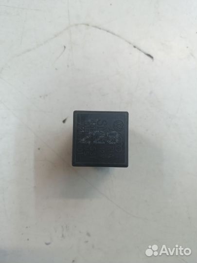 Реле стеклоочистителя Audi A4