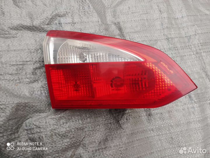 Левый внутренний фонарь фокус 3 универсал