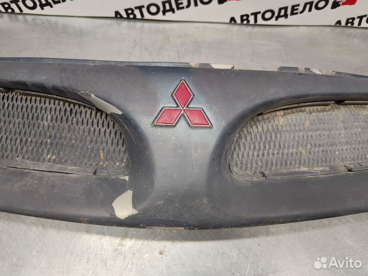 Решетка радиатора Mitsubishi Carisma DA1A 1997 г.в