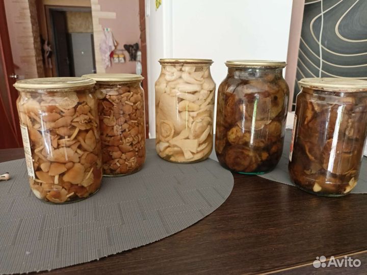 Грибы маринованные