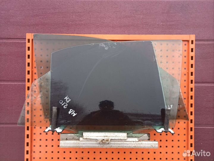 Стекло двери Mercedes Benz 210