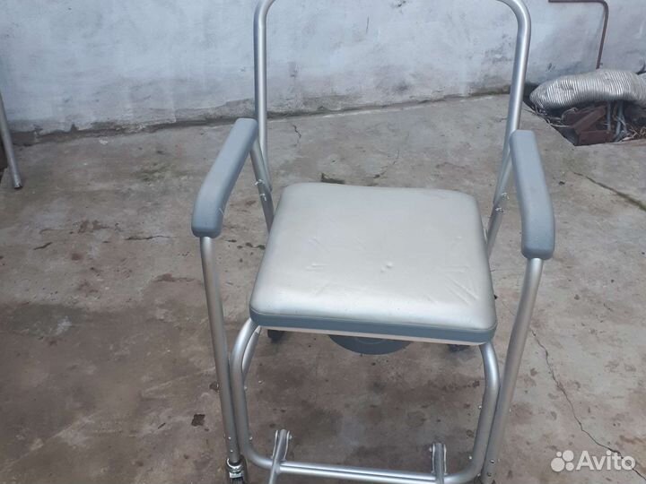 Санитарный стул для инвалидов