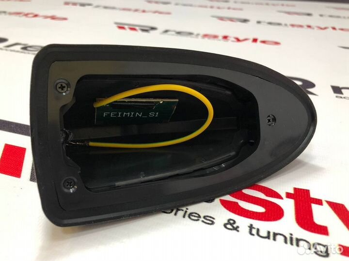 Антенна акулий плавник черный Y107