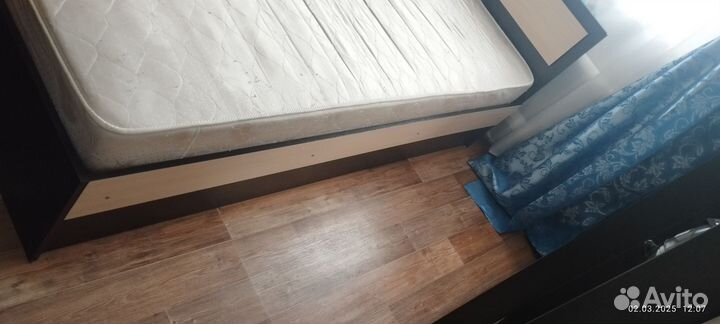 Кровать двухспальная с матрасом 140 200 бу