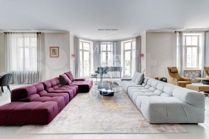 Коттедж 830 м² на участке 22 сот.