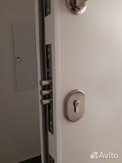 Врезка замков в металлические двери ЖК пик