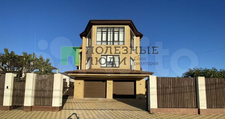 Дом 328,9 м² на участке 6,2 сот.