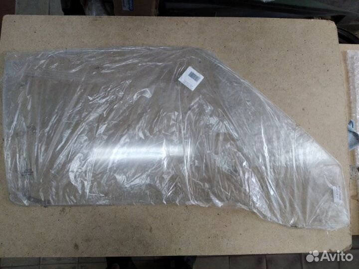 Стекло двери переднее правое Hyundai H-100 1993