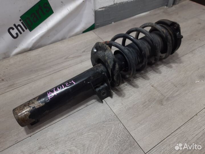 Передняя сойка в сборе для 1.8 VW Passat B7