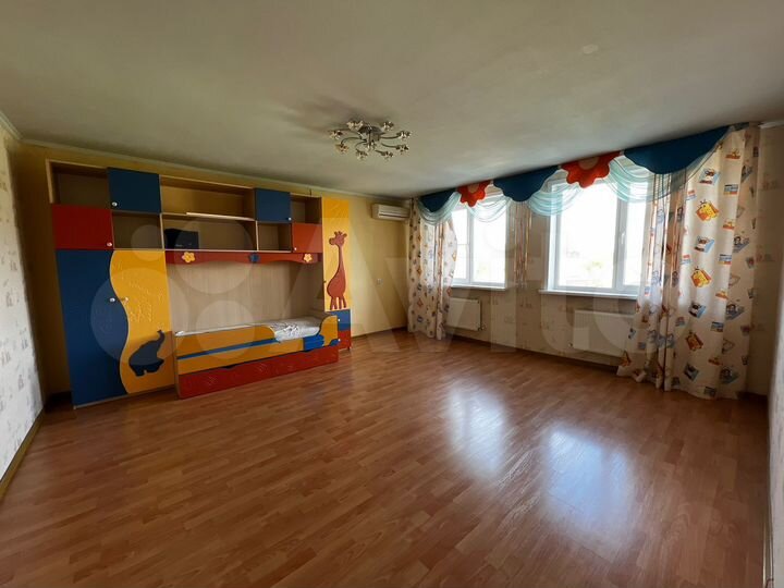 Дом 195 м² на участке 2 сот.