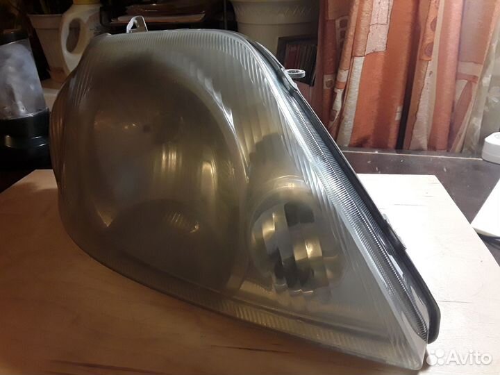 Передняя правая фара Тойота Королла Филдер