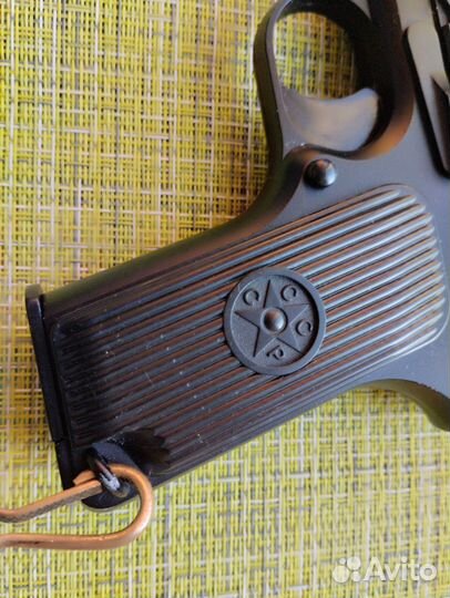 Игрушечный пистолет