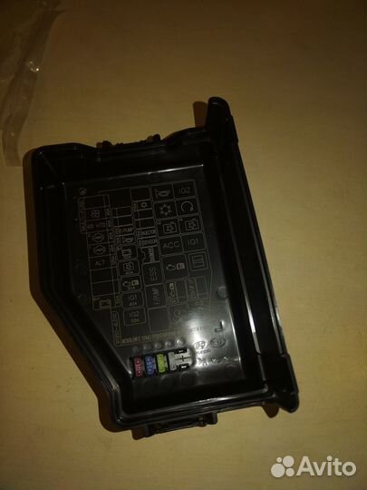 Крышка блока предохранителей Hyundai Solaris