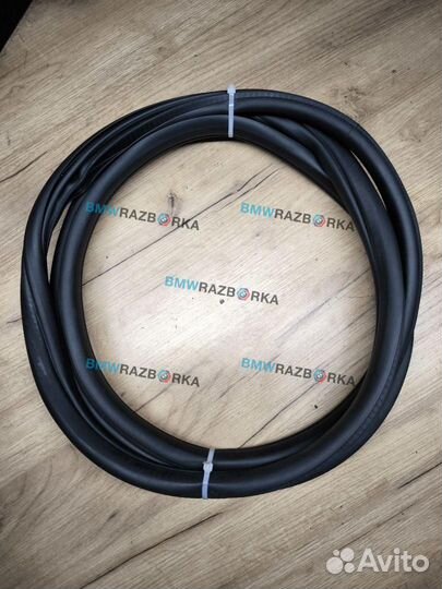 Уплотнитель дверного проема передний левый BMW F98