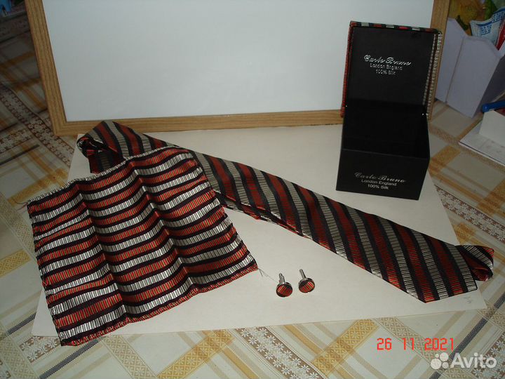 Мужской набор: галстук, платок и запонки
