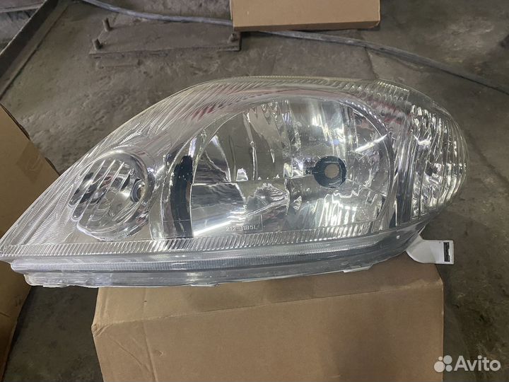 Передние фары toyota corolla 120