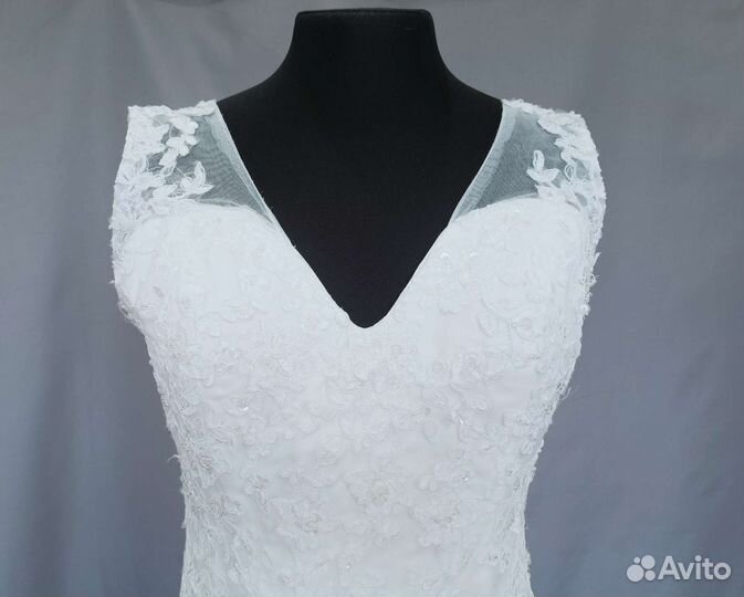 Платье со шлейфом 44