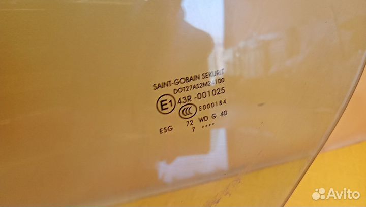 Стекло двери передней левой Crafter