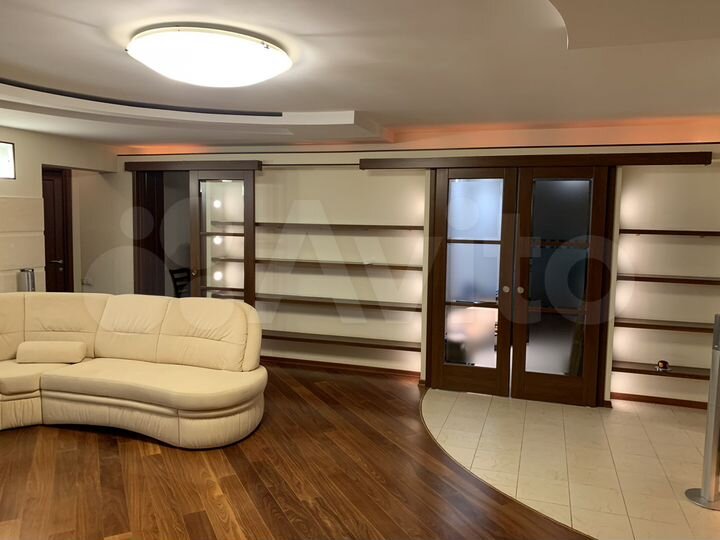 4-к. квартира, 140 м², 10/10 эт.