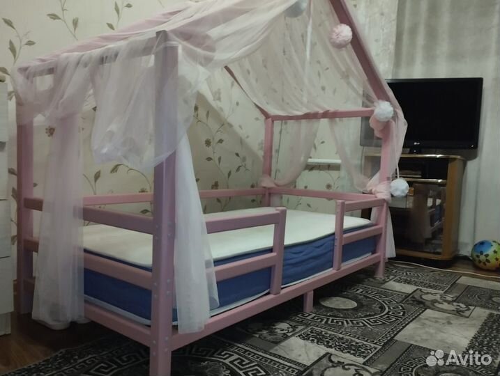 Детская кровать домик