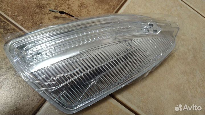 Повторитель поворота в зеркало Мерседес