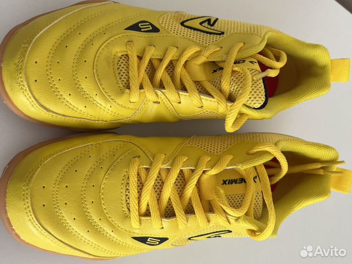 Кроссовки demix 40 футбольные для зала