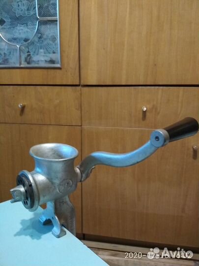 Мясорубка механич., СССР, необычной конфигурации