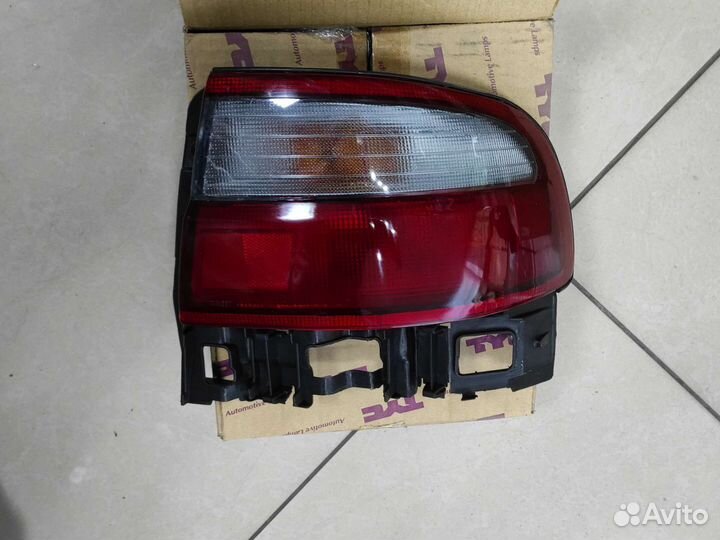 Задний фонарь toyota carina E corona