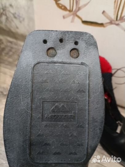 Лыжные ботинки