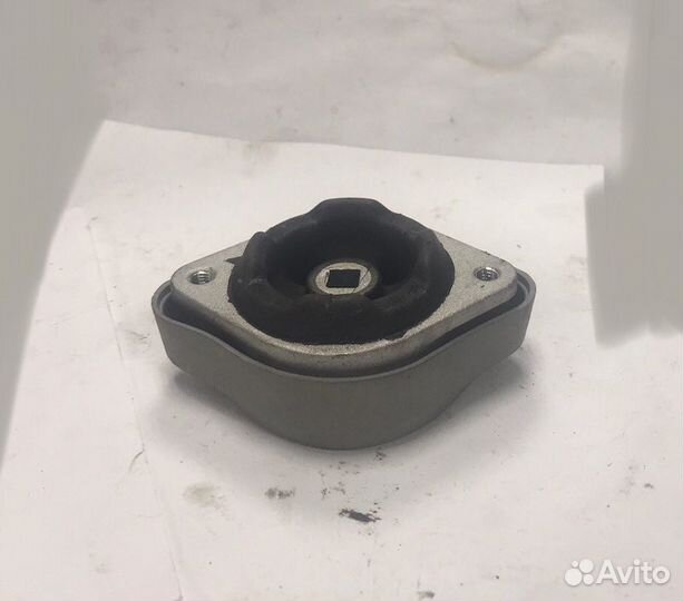 Опора крепления коробки передач передняя Audi S6