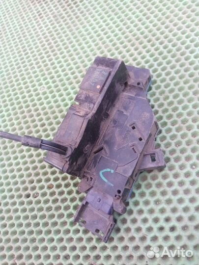 Замок двери задний правый Peugeot 207