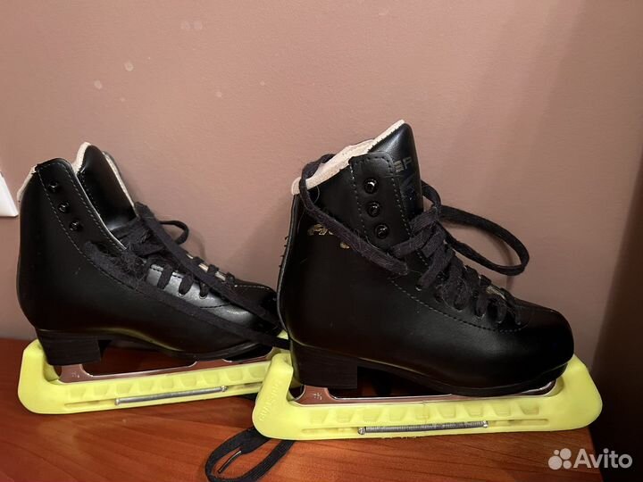 Фигурные коньки graf