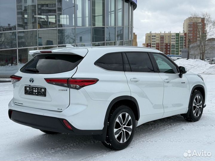 Toyota Highlander 2.5 AT, 2022, 23 900 км