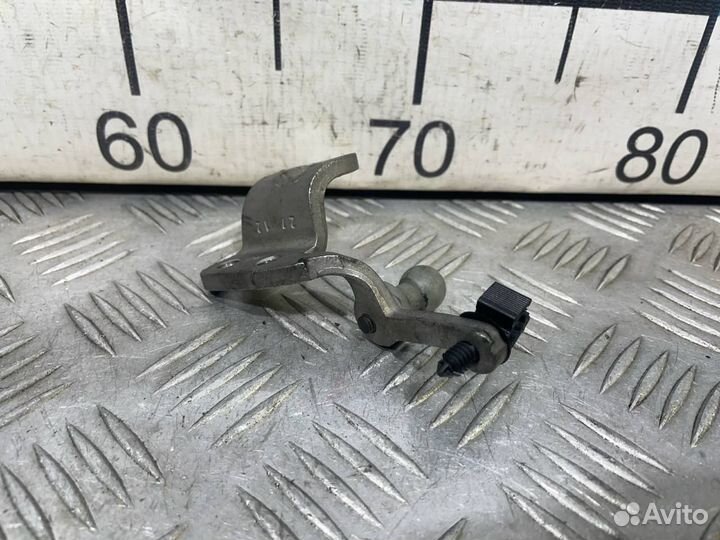 Б/У Проушина передняя правая#001