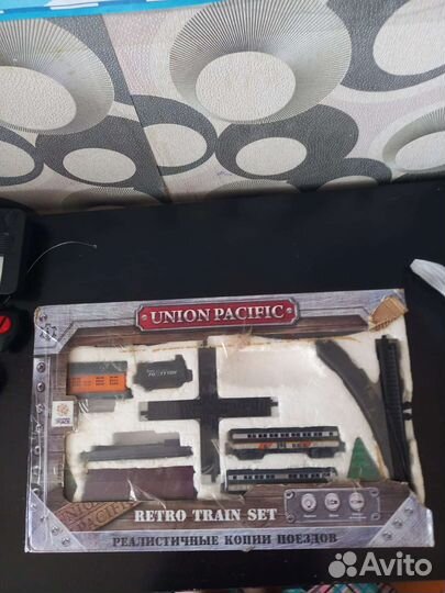 Детский синтезатор, поезд с рельсами и.тд