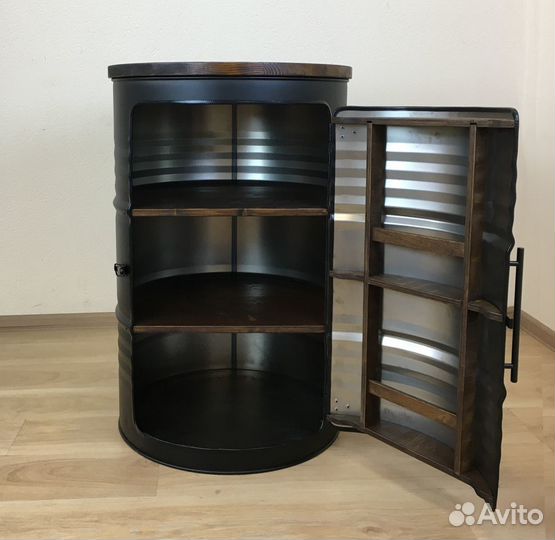 Бочка с дверцей и полками