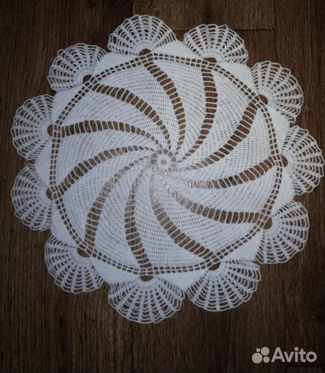 Вязаная салфетка крючком новая