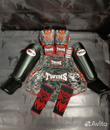 Боксёрские перчатки Twins Fairtex