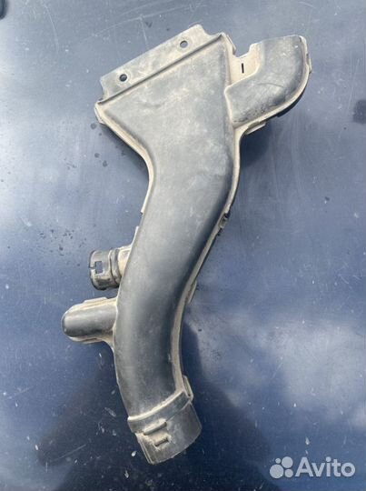 Воздуховод Nissan Tiida 1.8