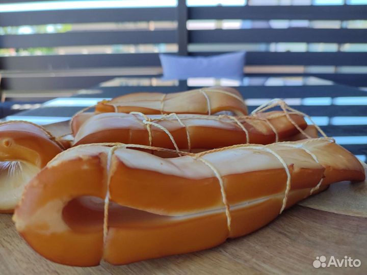 Скумбрия копченая, кальмар, горбуша и деликатесы